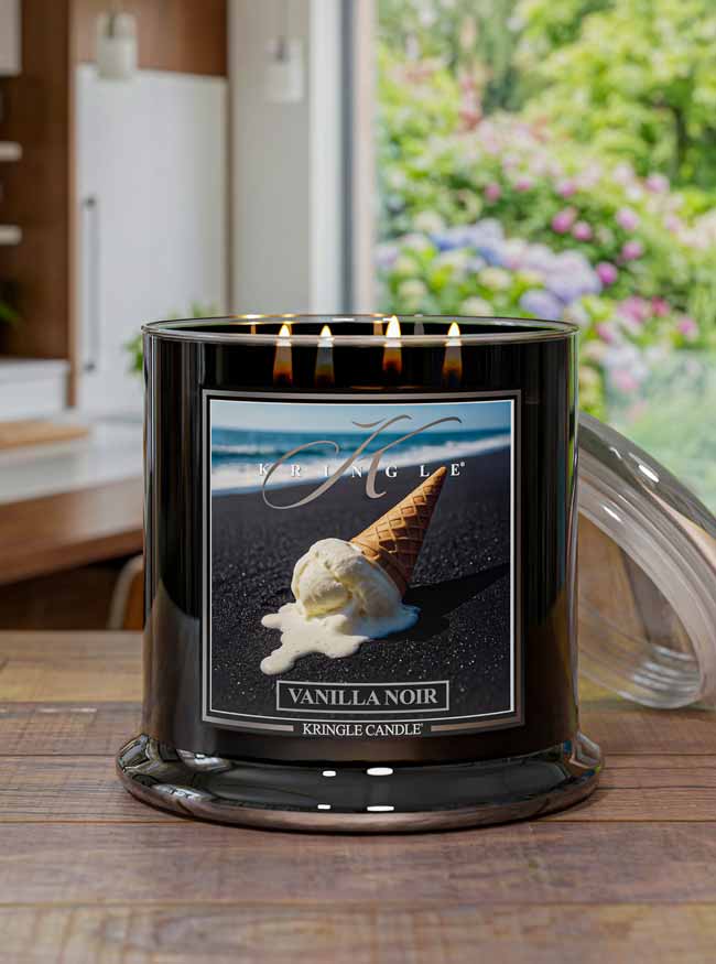 Kringle Candle in Vanilla Noir scent with a beach scene label on a wooden surface.